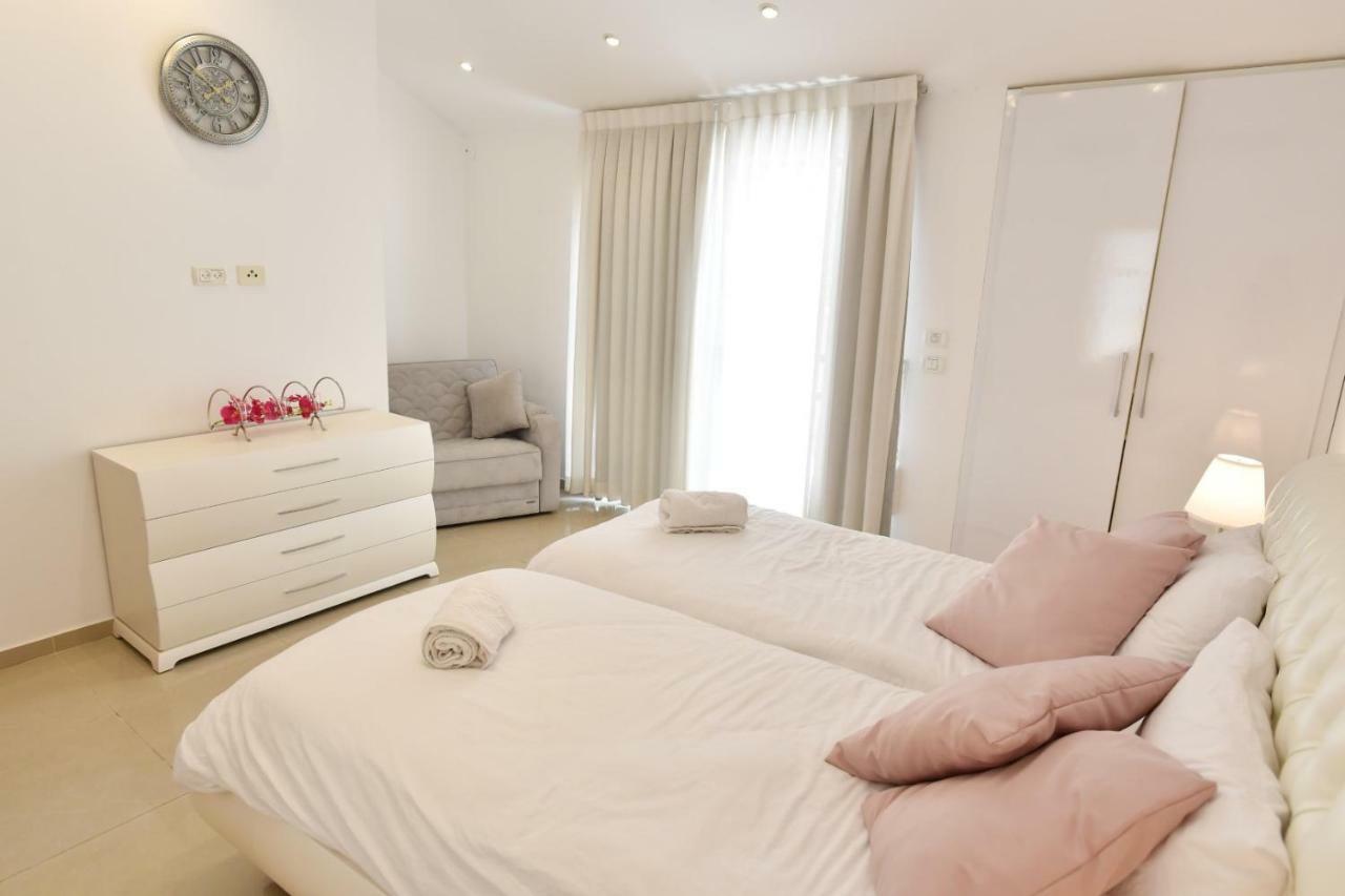 Saidoff, Amazing 4 Bedroom 3 Bath In City Center, Pool, Parking!!! Jerusalem Ngoại thất bức ảnh